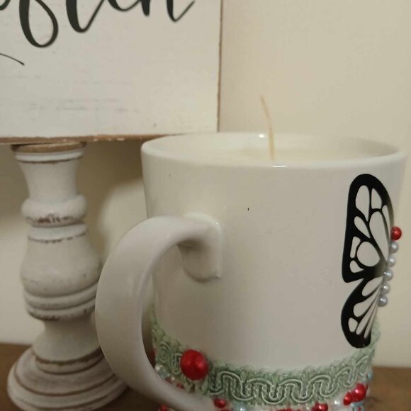 🦋Elegant Handmade Butterfly Blinged Out Candle🦋 - Picture 2 of 2